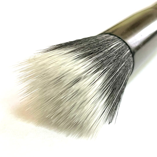 Front view of Mini Soft Focus Duo Fiber Brush for mineral makeup application