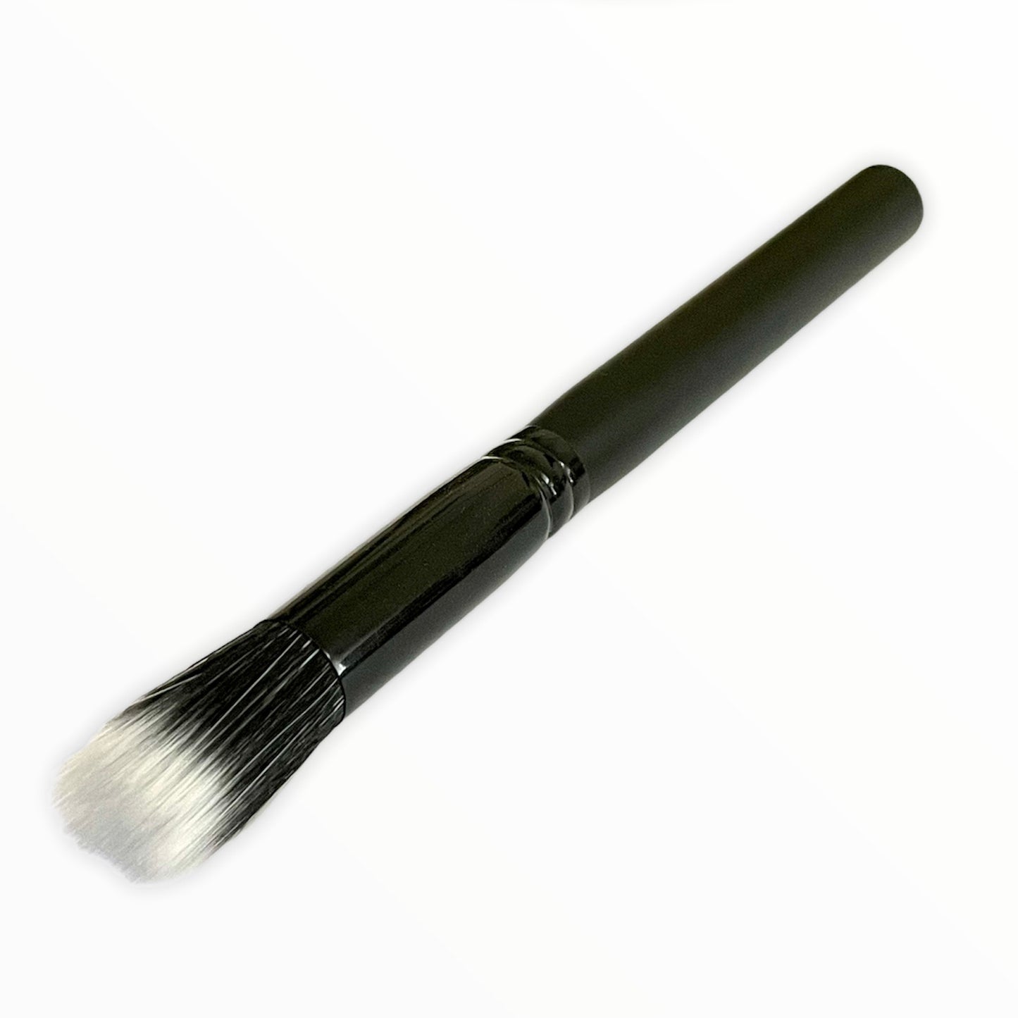 Mini Soft Focus Duo Fiber Brush for lightweight mineral makeup application