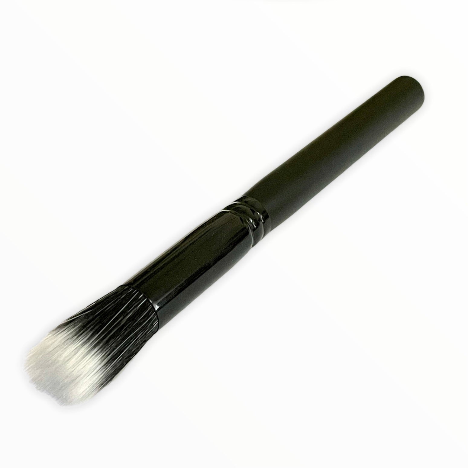Mini Soft Focus Duo Fiber Brush for lightweight mineral makeup application